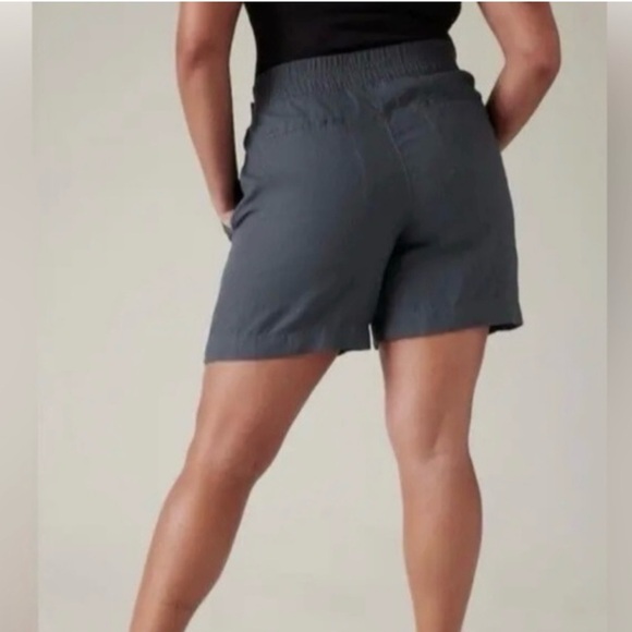 NWT-Athleta Granite Blue Voyager Linen Short, Size 8 - Picture 2 of 3